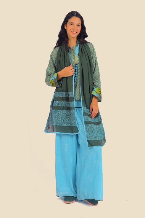 Embroidered shawl in cotton gauze.